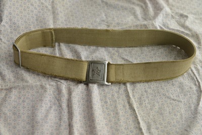 一條軍綠帆布腰帶的青春印記——1967式軍徽腰帶與揮霍青春聚樂部的攝影故事